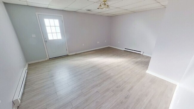 Building Photo - 1st Floor Apartment