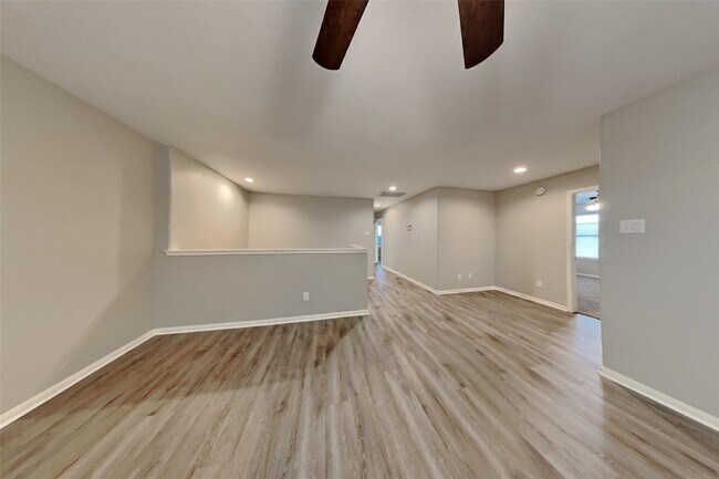 Building Photo - 20750 Pine Rain Ct