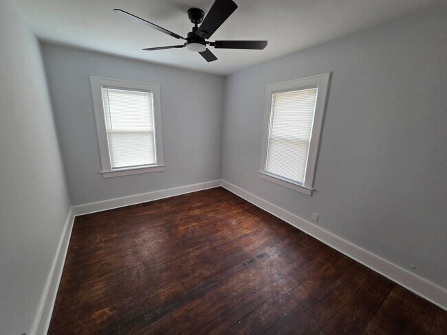 Building Photo - Charming 3-Bedroom Property in Prime Location