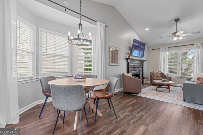 Building Photo - 13 Huntcliff Dr