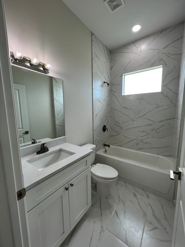 Building Photo - 1025 Jupiter Loop