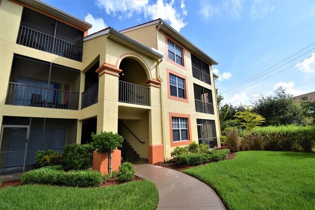 Primary Photo - ** FAIRWAY PRESERVE ** 3 BED / 2 BATH COND...