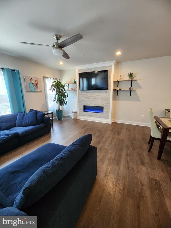 Building Photo - 1520 Witchhazel Cir