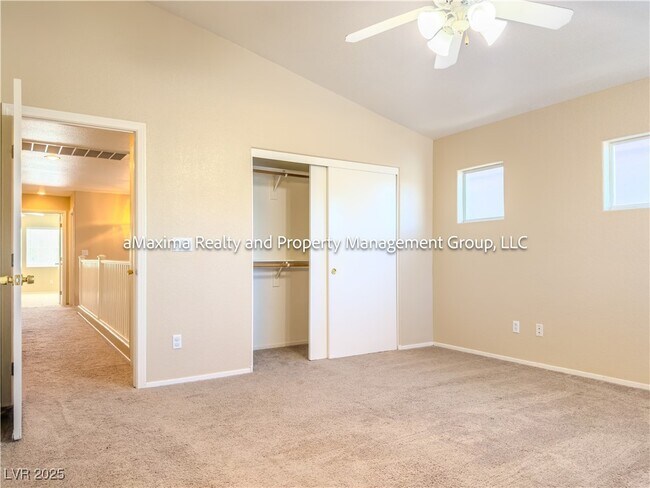 Building Photo - 3824 Hollycroft Dr