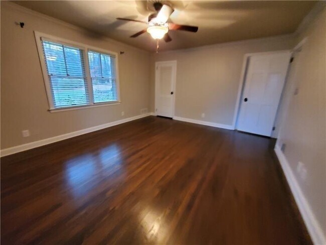 Building Photo - 4615 Mystic Dr NE