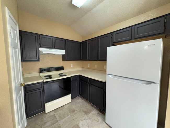 Building Photo - 5006 Glenoak Dr