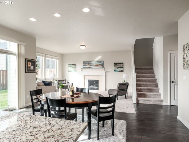 Building Photo - 4 Bedroom Home on Quiet Street w/Office on Main Level!