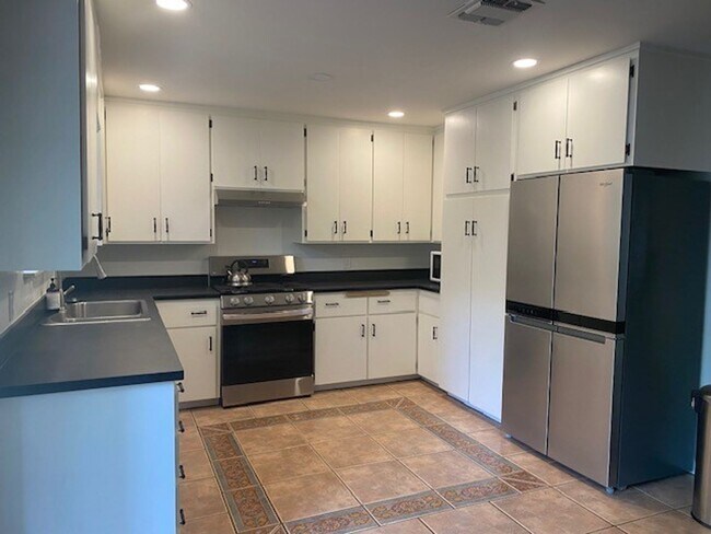 Building Photo - Updated Ranch style home Nevada City