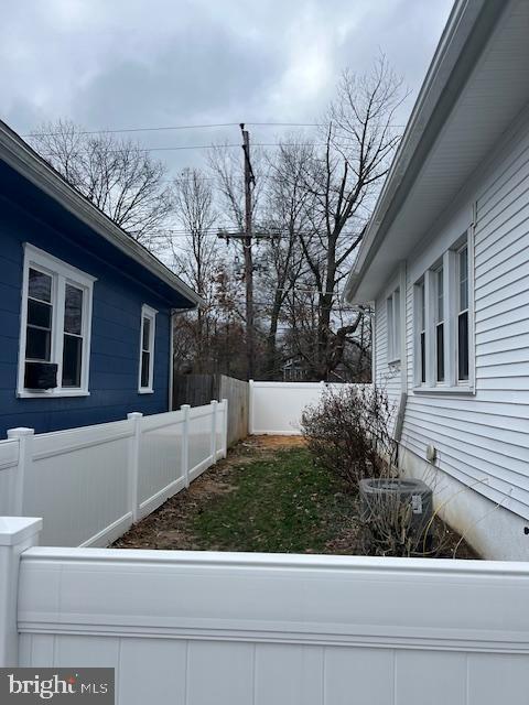 Building Photo - 724 Willitts Ave