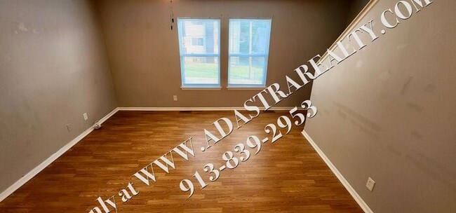 Building Photo - 2 Bed 1.5 Bath Townhome in Bonner Springs-...