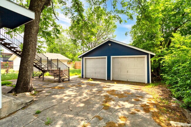 Building Photo - 1336 W Ridgewood Ct