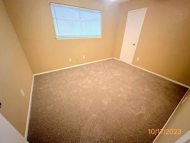 Building Photo - 12210 Roandale Dr