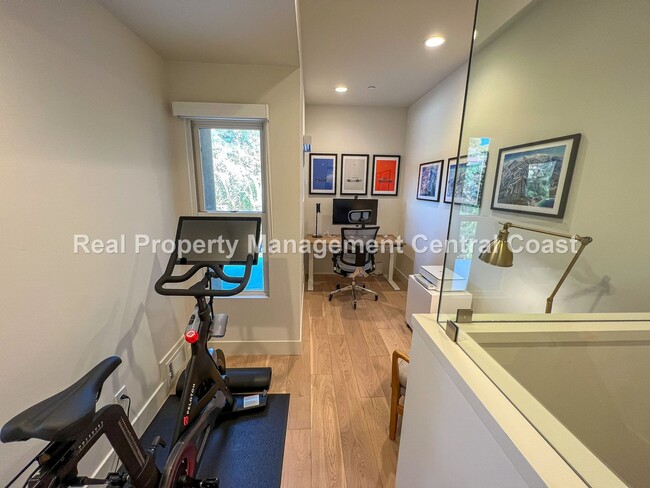 Building Photo - AVAILABLE JANUARY - Fully Furnished Modern...