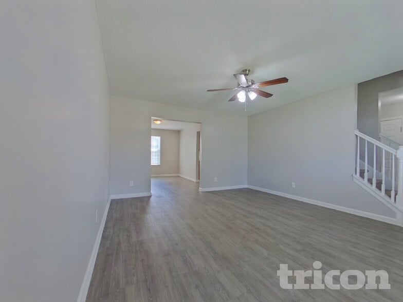 Building Photo - 482 Fox Trot Dr