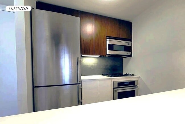 Building Photo - 515 E 72nd St