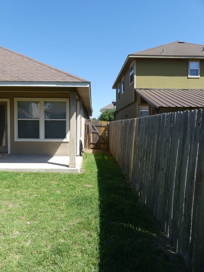 Building Photo - PRICE DROP !!