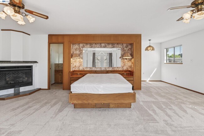 Building Photo - 1450 Kolln St