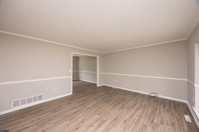 Building Photo - 320 Bergen Ave