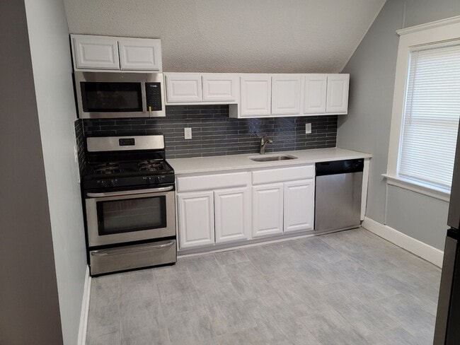 Primary Photo - 363 Sherman Ave