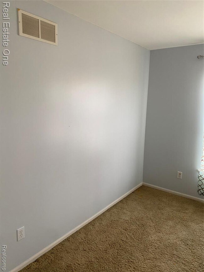 Building Photo - 39206 Silverthorne Bend