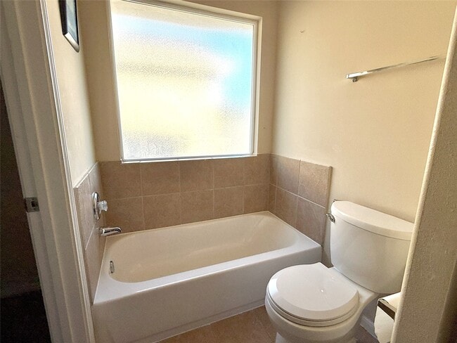 Building Photo - 2042 Nichole Woods Dr