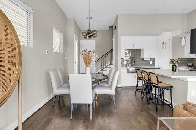 Building Photo - 806 Thornton Rd