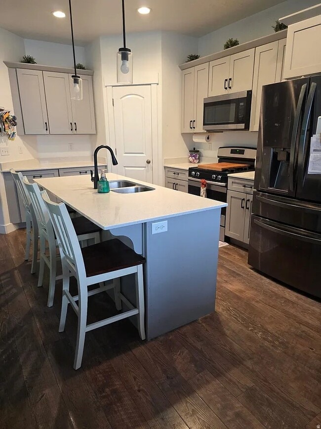 Building Photo - 284 Eaglewood Dr