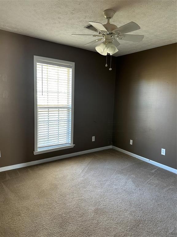 Building Photo - 40 Pin Oak Dr