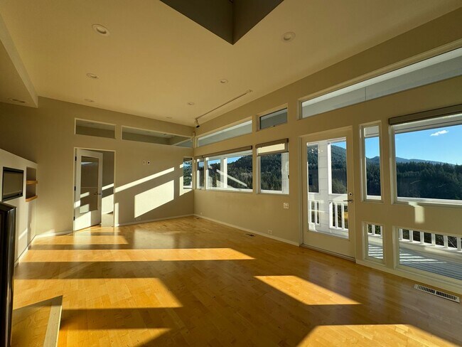 Building Photo - Breathtaking views of Chuckanut Bay!!