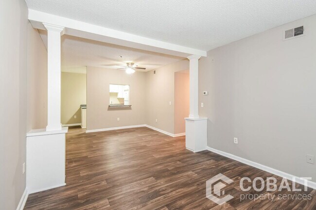 Building Photo - 987 Collier Rd NW