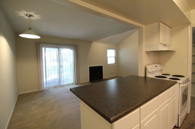Building Photo - 2 Bedroom 1 Bath Duplex in the Westport Area