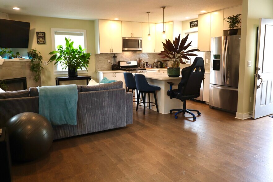 Building Photo - 712 SE 42nd Ave