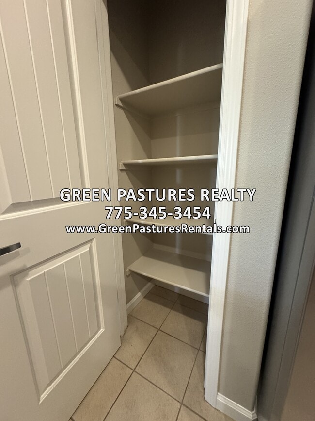 Building Photo - 2490 Eastshore Pl