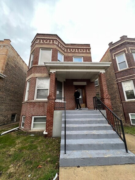 Primary Photo - 2308 N Harding Ave