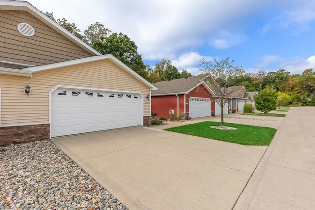 Building Photo - Redwood Cascade Township