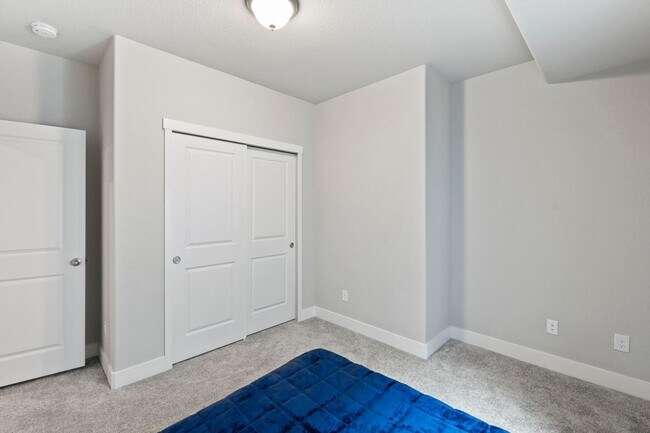 Building Photo - Modern 4BD/3BA Home with Covered Balcony &...