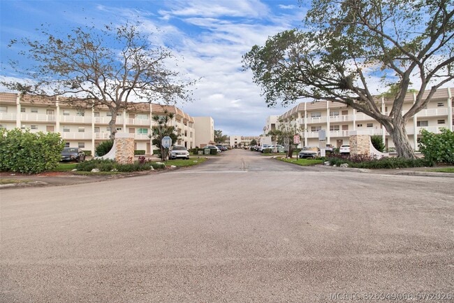 Building Photo - 6890 Royal Palm Blvd