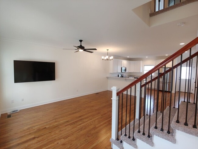 Building Photo - 3 Bedroom, 2.5 Bath Townhome Close to UTC!