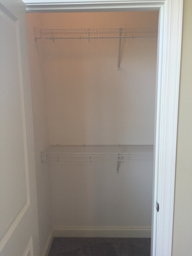 Building Photo - Greenville - 2BD/2.5BA, 1300SF
