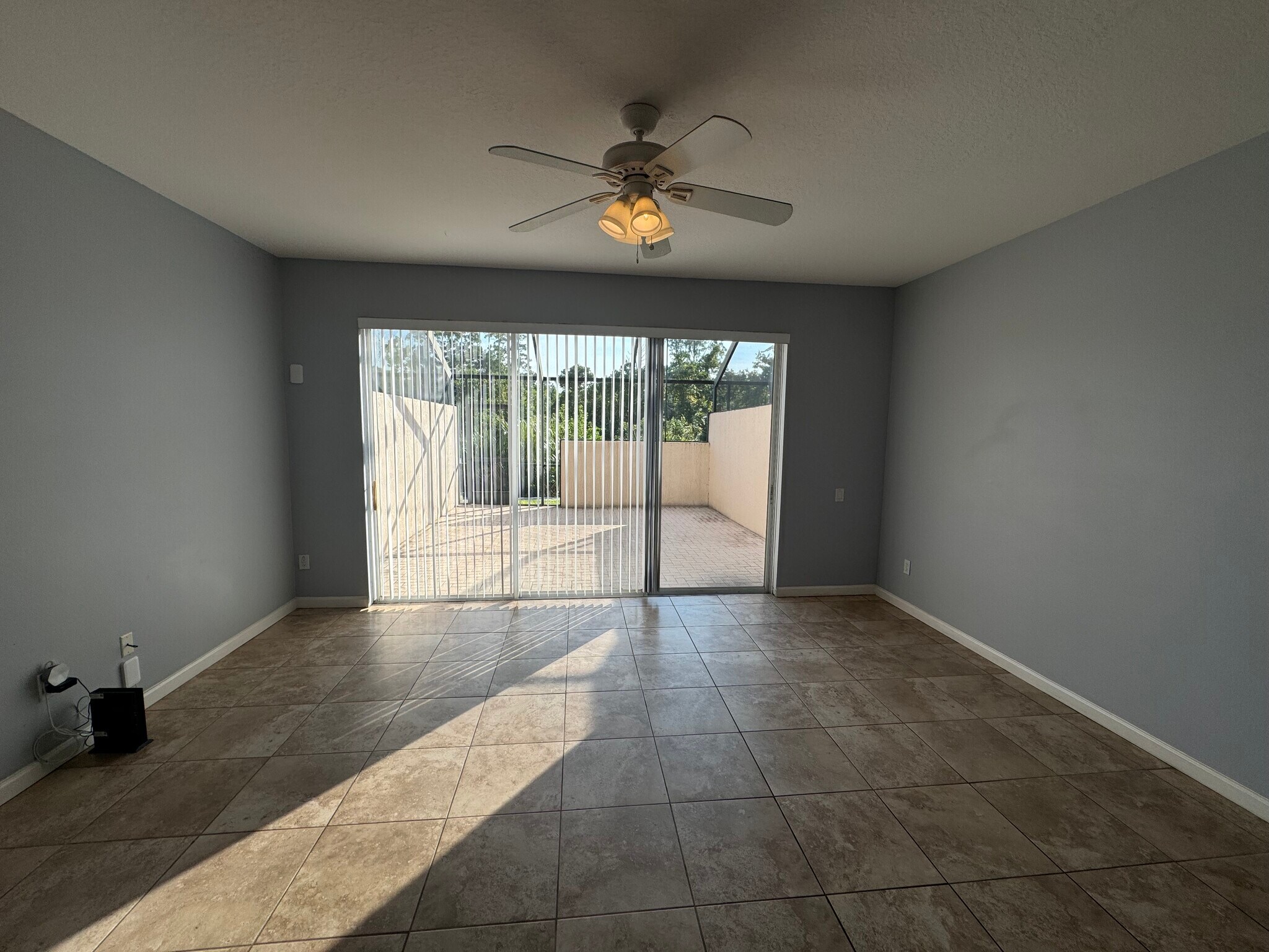 Building Photo - 2368 Silver Palm Dr
