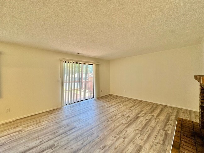 Building Photo - Salmon Creek Condo with Swim, hot tub and ...