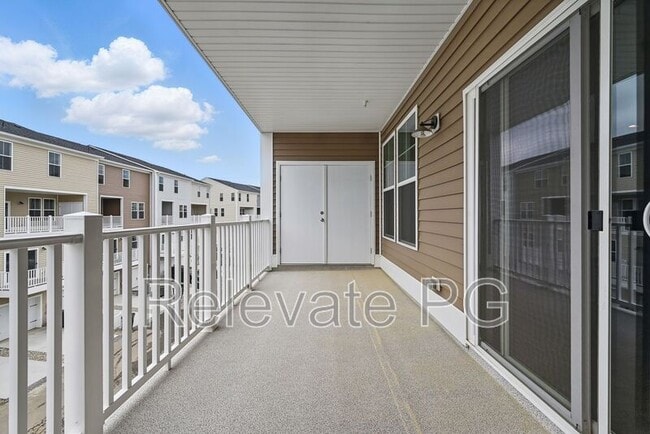 Building Photo - 636 Brookwood Glen Terrace