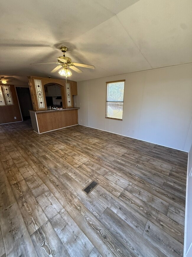 Building Photo - 48 Valtlee Dr