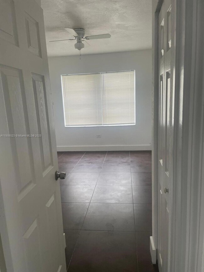 Building Photo - 1794 Normandy Dr