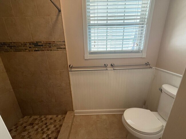 Building Photo - 905 Poinciana Dr