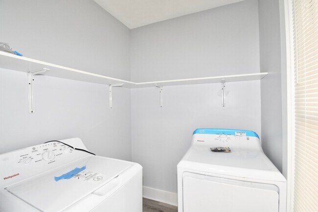 Building Photo - 30 Day St