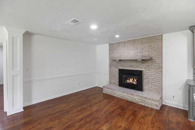 Building Photo - 215 E Boyd St