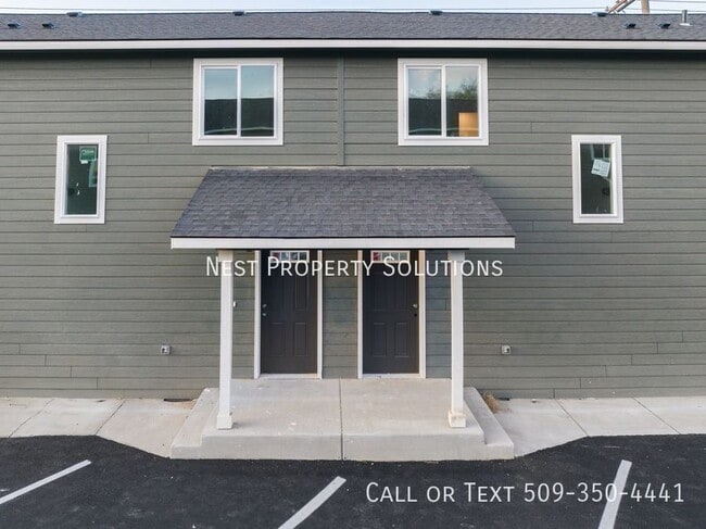 Building Photo - 215 W 1st St