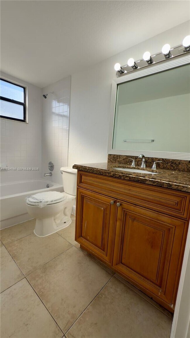 Building Photo - 1455 Lake Crystal Dr