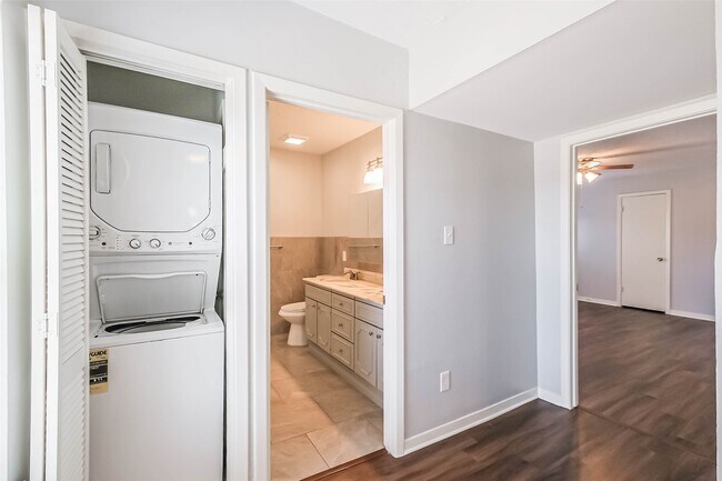 Building Photo - 5922 Fairdale Ln